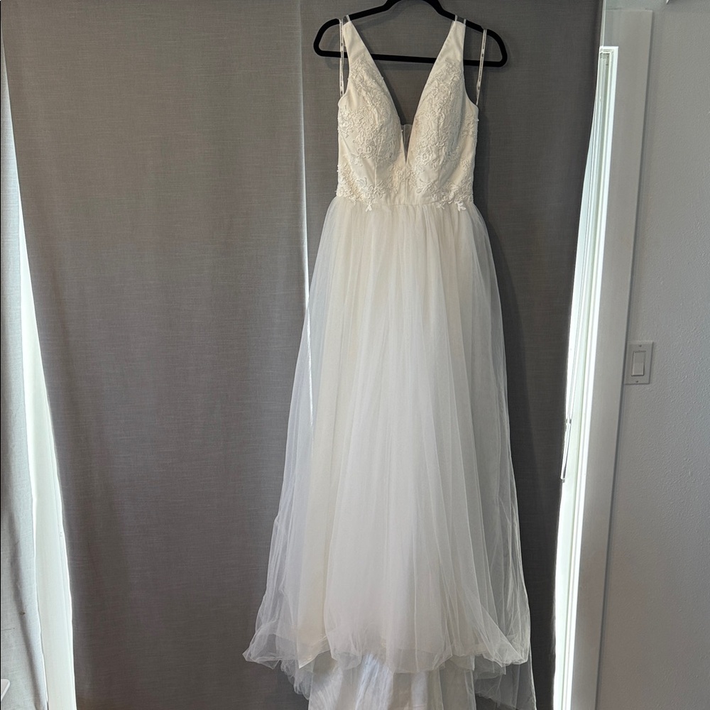 Elegant White wedding gown